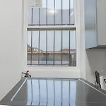 Modern 2Br Retreat With Washer & Dryer - Near Subway & Lga