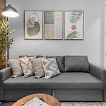 Bold Manhattan Base In Prime Nolita