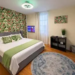 Tropical Style Room In Geusthouse