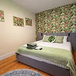 Tropical Style Room In Geusthouse