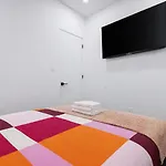 2 Bedroom Modern Unit In Central Manhattan