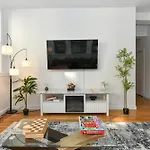 Luxury 3 Bedroom Retreat In Downtown Manhattan