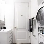 Modern Apartment By Central Park - 3 Br