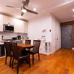 Modern By Park - 3 Br * New York