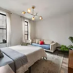 Prime Murray Hill 2 Bedroom Gem, June To Aug 90 Days Stay Required