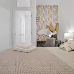 2 Bd Tranquil Unit Close To Central Park