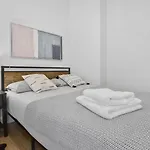 2 Bd Tranquil Unit Close To Central Park