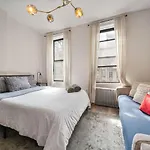 Prime Murray Hill 2 Bedroom Gem, June To Aug 90 Days Stay Required