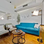 Three Bedroom Rental In Midtown West , June To Aug 90 Days Stay Required
