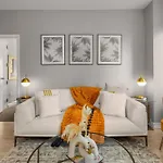 Chic Nyc Retreat Beside Broadway & Iconic Sights