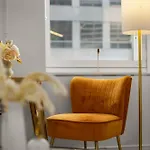Chic Nyc Retreat Beside Broadway & Iconic Sights