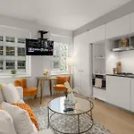 Chic Nyc Retreat Beside Broadway & Iconic Sights Apartment New York