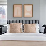 Midtown 1br W Doorman Gym Wd Nr Rock Center Nyc-1131 *