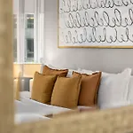 Chic Nyc Retreat Beside Broadway & Iconic Sights Apartment *