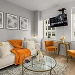 Chic Nyc Retreat Beside Broadway & Iconic Sights