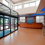Hotel Fairfield By Marriott Jfk Airport 3*