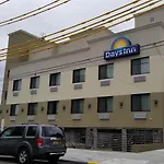 Days By Wyndham Brooklyn Marine Park Hotel
