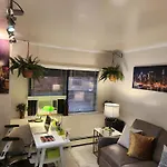 Booking.com Exxlusive: Fully Furnished One Bedroom Entire With Full Size Bed. For One Person Or Couple, Soulmate Positive Friendship *
