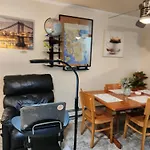 Booking.com Exxlusive: Fully Furnished One Bedroom Entire With Full Size Bed. For One Person Or Couple, Soulmate Positive Friendship