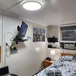 Apartment Booking.com Exxlusive: Fully Furnished One Bedroom Entire With Full Size Bed. For One Person Or Couple, Soulmate Positive Friendship New York