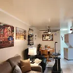 Booking.com Exxlusive: Fully Furnished One Bedroom Entire With Full Size Bed. For One Person Or Couple, Soulmate Positive Friendship Apartment