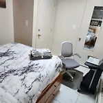 Booking.com Exxlusive: Fully Furnished One Bedroom Entire With Full Size Bed. For One Person Or Couple, Soulmate Positive Friendship Apartment *