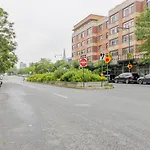 Lic 2Br W Wd Elevator Doorman Nr E River Nyc-849