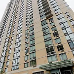 Lic 2Br W Wd Elevator Doorman Nr E River Nyc-849