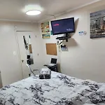 Booking.com Exxlusive: Fully Furnished One Bedroom Entire With Full Size Bed. For One Person Or Couple, Soulmate Positive Friendship * New York