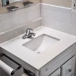 Booking.com Exxlusive: Fully Furnished One Bedroom Entire With Full Size Bed. For One Person Or Couple, Soulmate Positive Friendship Apartment New York