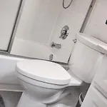 Booking.com Exxlusive: Fully Furnished One Bedroom Entire With Full Size Bed. For One Person Or Couple, Soulmate Positive Friendship Apartment New York
