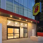 Super 8 By Wyndham Bronx Near Stadium