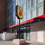 Super 8 By Wyndham Bronx Near Stadium Hotel 2*