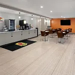 Hotel Super 8 By Wyndham Bronx Near Stadium 2*