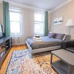 Close To Park, Lenox Hill & Ny Presbyterian Apartment *