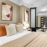 Central Nyc Apartment Walking Distance To Everywhere!