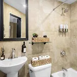 Central Nyc Apartment Walking Distance To Everywhere!