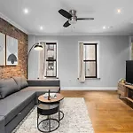 Modern Manhattan Retreat Near Central Park