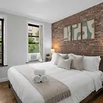 Modern Manhattan Retreat Near Park Apartment
