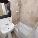 Close To Park, Lenox Hill & Ny Presbyterian Apartment