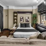 Central Nyc Apartment Walking Distance To Everywhere!