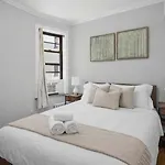 Modern Manhattan Retreat Near Park * New York