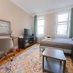 Close To Park, Lenox Hill & Ny Presbyterian New York