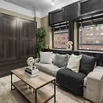 Nyc Walking Distance To Everywhere! Apartment