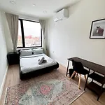 Peaceful Quiet Spacious New Modern Penthouse 3-bedroom With A Balcony