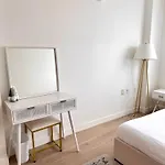 Peaceful Quiet Spacious New Modern Penthouse 3-bedroom With A Balcony * New York