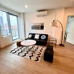 Peaceful Quiet Spacious New Modern Penthouse 3-bedroom With A Balcony Apartment *