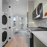 Stylish Brooklyn Retreat - Steps To G Train