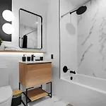 Stylish Brooklyn Retreat - Steps To G Train