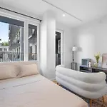 Stylish Brooklyn Retreat - Steps To G Train